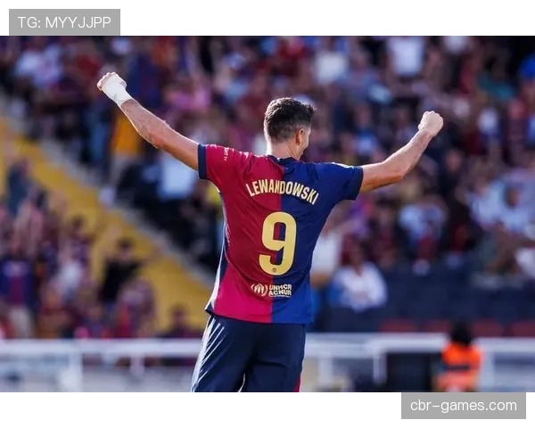 莱万多夫斯基与同期前锋关键比赛表现对比:谁更具决定性 莱万多夫斯基与同期前锋关键比赛表现对比:谁更具决定性